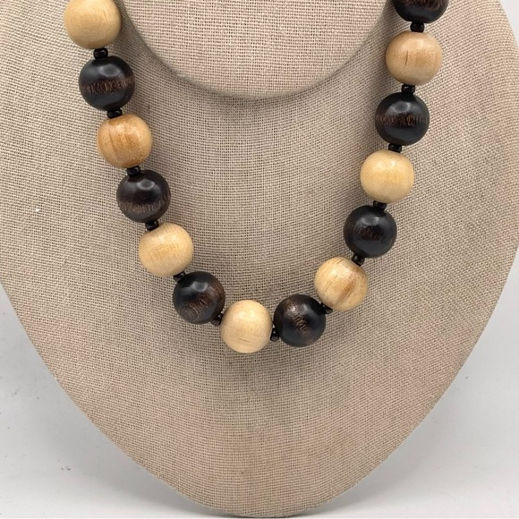 Chunky Vintage Light and Dark Wood Bead Choker Necklace - Picture 9 of 15